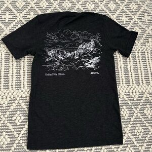 New American Alpine Club black cotton t-shirt XS
 Mountain Tee - United We Climb